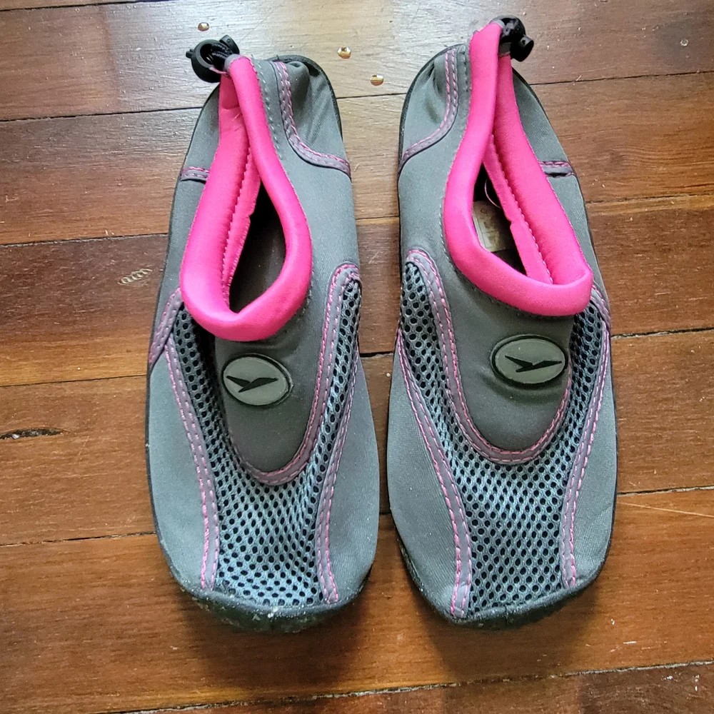Kids gray and pink water shoe size M-L